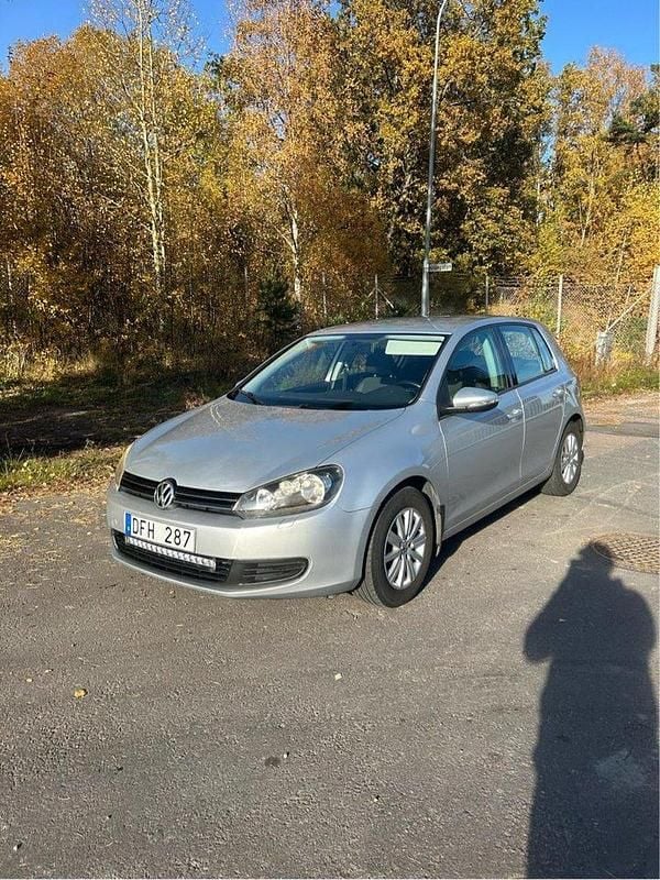 Silver Begagnad 2012 VW Golf VII Edition Halvkombi | 59 000 kr (Bra pris) - Bild 1/4