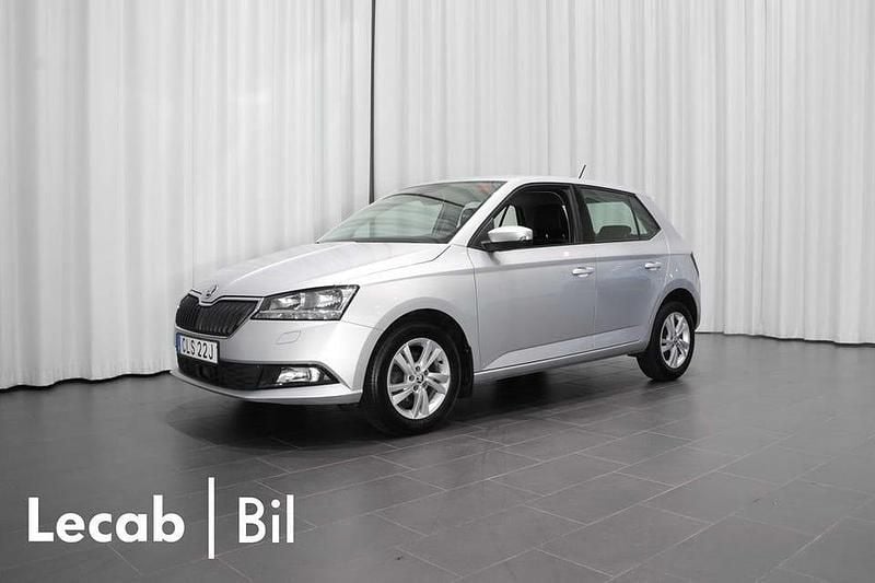 Brilliant silver metallic Begagnad 2019 Skoda Fabia Halvkombi | 104 500 kr (Bra pris) - Bild 1/4