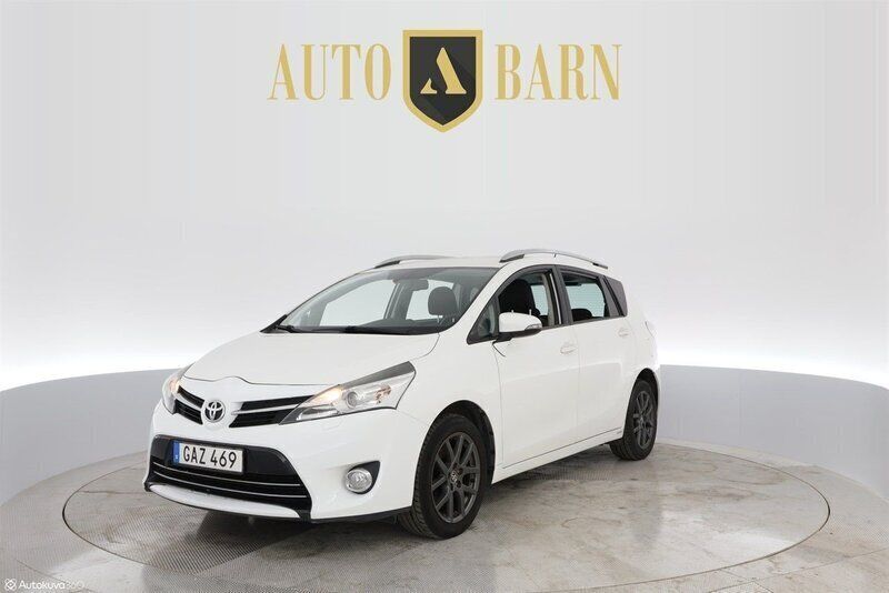 Vit Begagnad 2015 Toyota Verso Minibuss | 124 700 kr (Marknadspris) - Bild 1/4