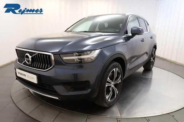 Mörkblå Begagnad 2021 Volvo XC40 Inscription SUV | 329 900 kr (Marknadspris) - Bild 1/4