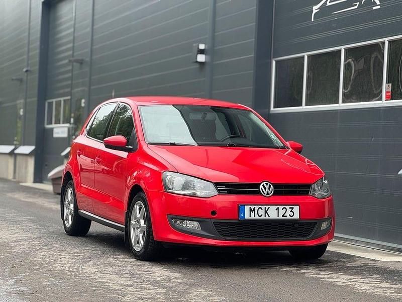 Röd Begagnad 2012 VW Polo Halvkombi | 54 900 kr (Marknadspris) - Bild 1/4