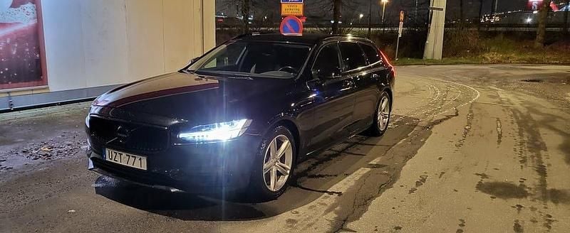 Begagnad Volvo V90 Momentum 190 HK (139 kW) 2019 Kombi