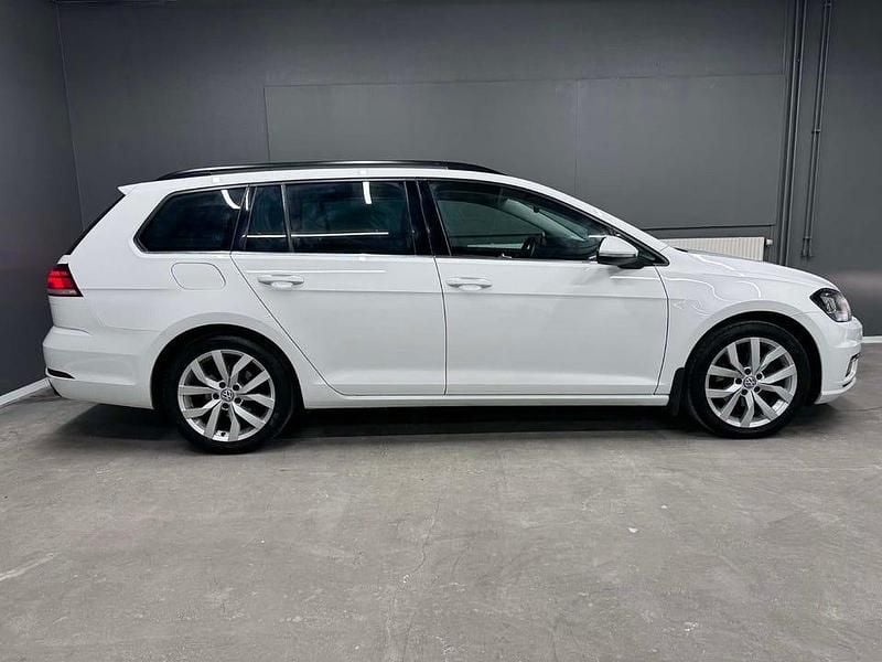 Begagnad VW Golf VII GT 150 HK (110 kW) 2018 Vit Kombi