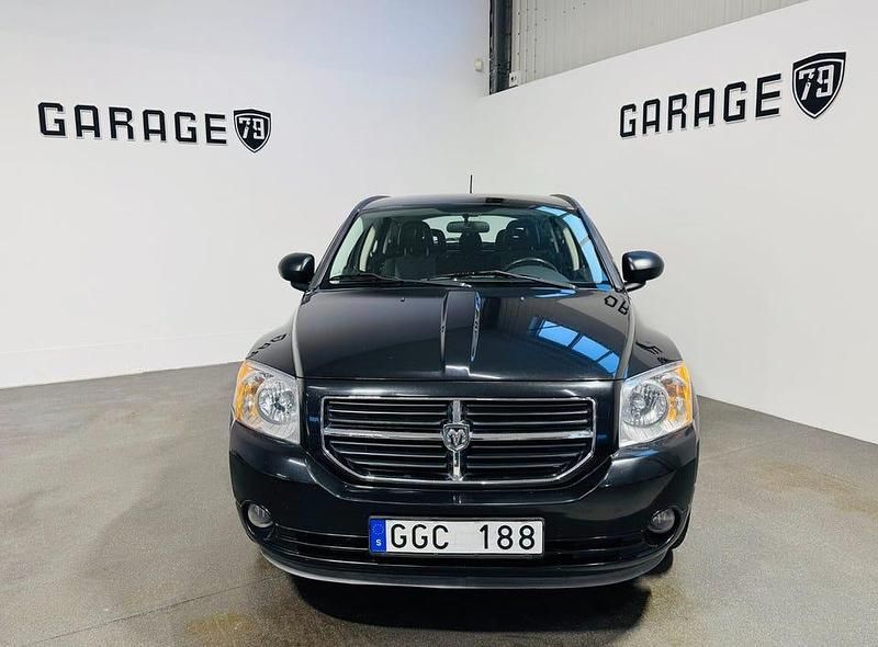 Begagnad Dodge Caliber 160 HK (117 kW) 2009 Svart Halvkombi
