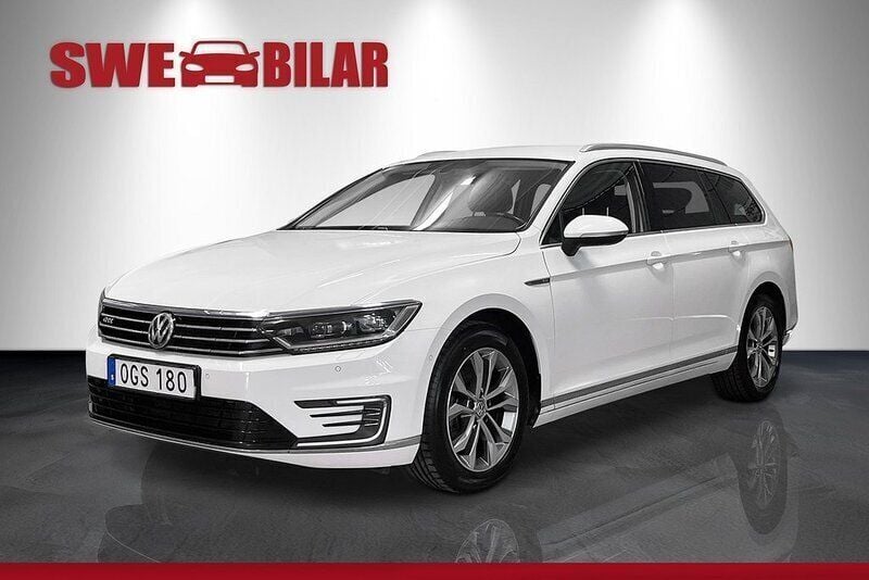 Vit Begagnad 2016 VW Passat GTE Kombi | 149 900 kr (Marknadspris) - Bild 1/4