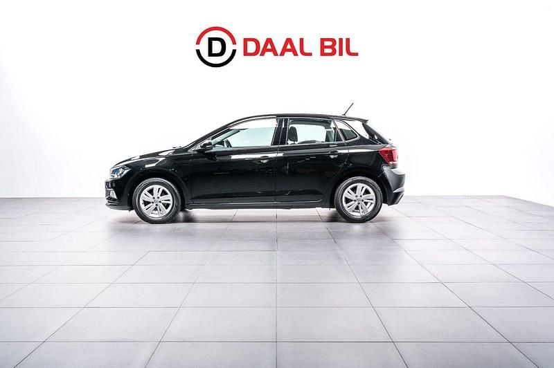 Svart Begagnad 2018 VW Polo Halvkombi | 154 700 kr (Marknadspris) - Bild 1/4