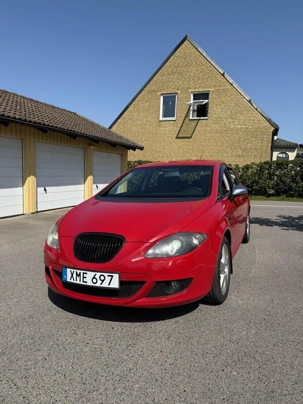 Röd Begagnad 2006 Seat Leon Halvkombi | 42 900 kr (Marknadspris) - Bild 1/4