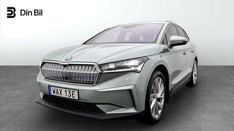 Silver (arctic silver metallic) Begagnad 2023 Skoda Enyaq iV SUV | 464 900 kr (Lite dyr) - Bild 1/4