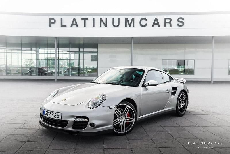 Grå Begagnad 2007 Porsche 997 Turbo Sportkupé | 959 000 kr - Bild 1/4