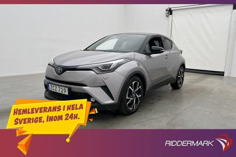 Mörkgrå (mgrå) Begagnad 2018 Toyota C-HR+ Edition SUV | 214 800 kr (Marknadspris) - Bild 1/3