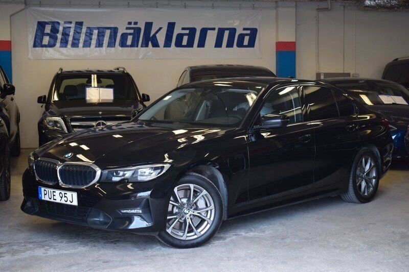 Svart Begagnad 2020 BMW 330e Sedan | 269 000 kr (Marknadspris) - Bild 1/4