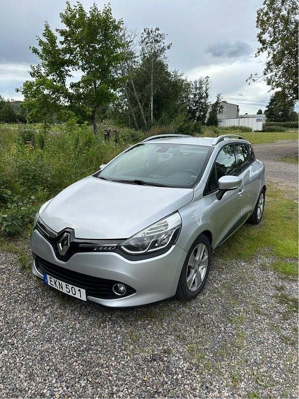 Silver Begagnad 2015 Renault Clio GrandTour Kombi | 75 000 kr (Marknadspris) - Bild 1/4