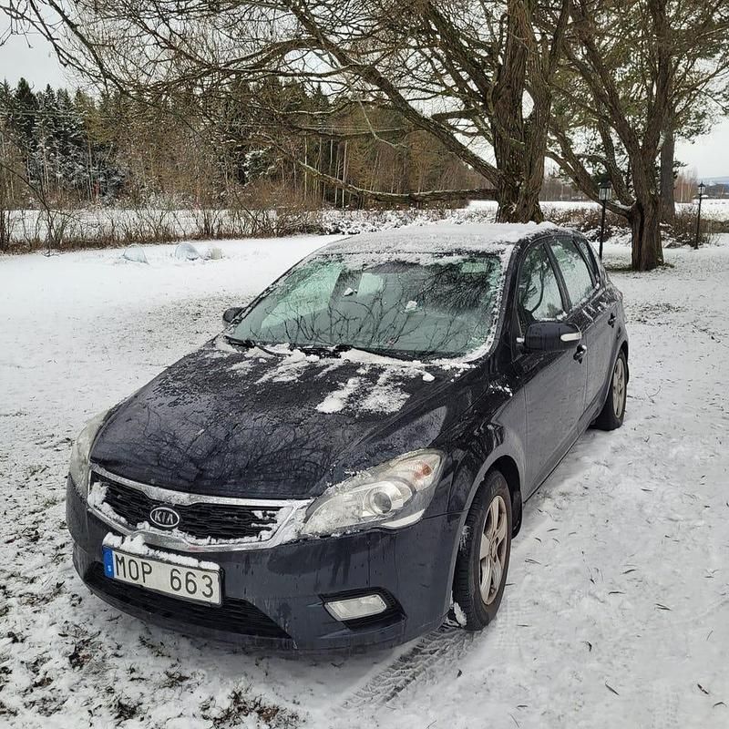 Begagnad 2010 Kia Ceed Halvkombi | 38 000 kr (Marknadspris) - Bild 1/3