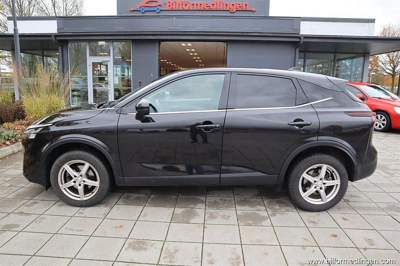 Svart Begagnad 2022 Nissan Qashqai N-Connecta SUV | 244 900 kr (Bra pris) - Bild 1/4