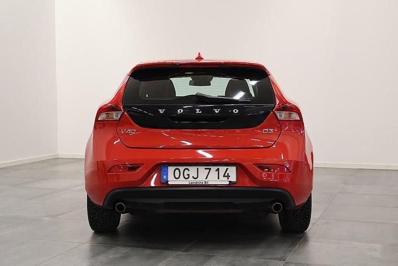 Begagnad Volvo V40 Kinetic 150 HK (110 kW) 2016 Röd Halvkombi