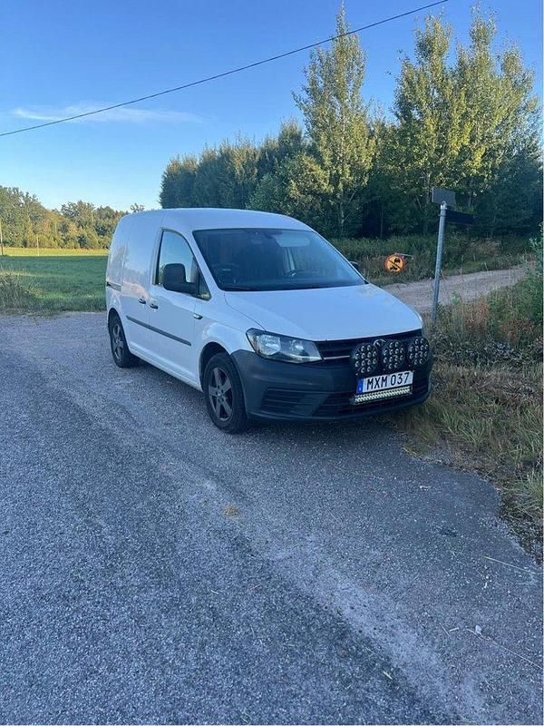 Vit Begagnad 2016 VW Caddy Minibuss | 75 000 kr (Marknadspris) - Bild 1/1
