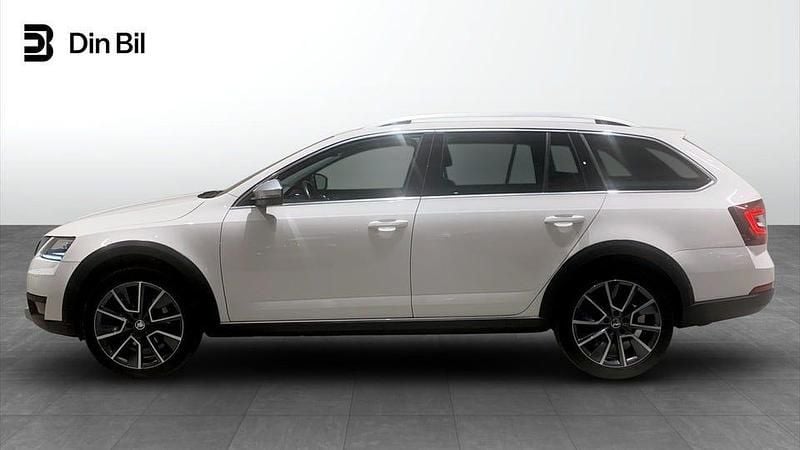 Begagnad Skoda Octavia 184 HK (135 kW) 2019 Candy white Kombi