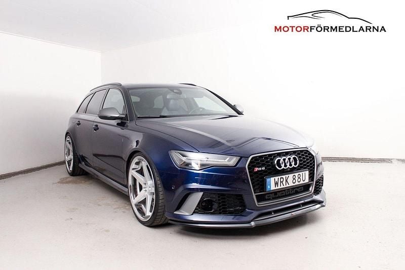 Mörkblå (blå) Begagnad 2016 Audi RS6 Performance Kombi | 679 000 kr (Bra pris) - Bild 1/4