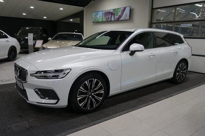 Vit Begagnad 2023 Volvo V60 Kombi | 409 000 kr - Bild 1/4