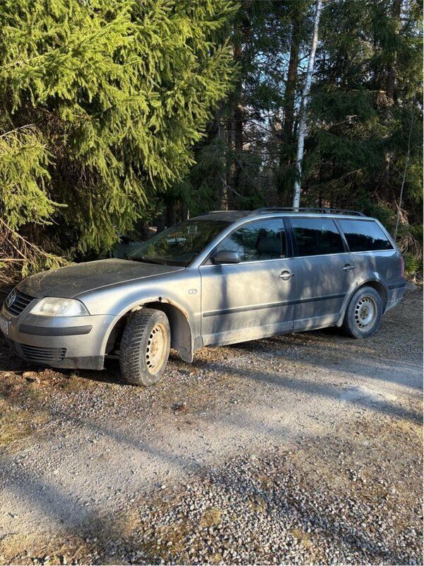 Grå Begagnad 2003 VW Passat Kombi | 7 000 kr (Bra pris) - Bild 1/4