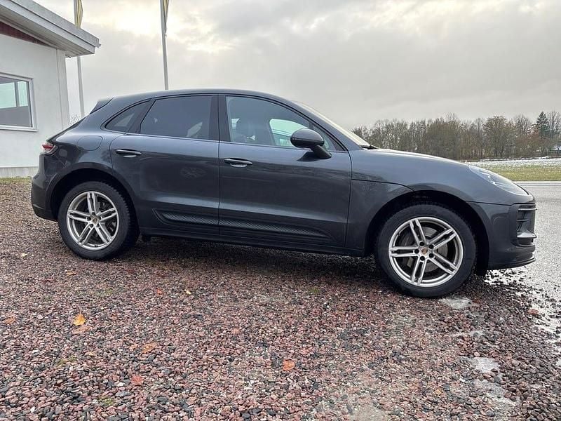 Begagnad Porsche Macan 265 HK (194 kW) 2022 Grå SUV