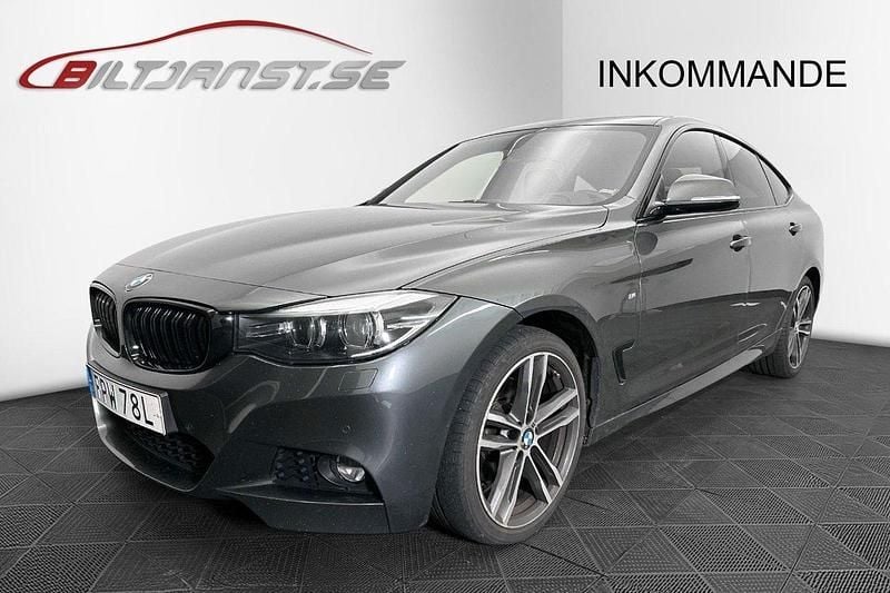 Grå Begagnad 2019 BMW 330 M Sport Halvkombi | 269 900 kr (Marknadspris) - Bild 1/4