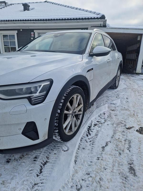 Begagnad Audi e-tron 230 kW (313 HK) 2020 SUV