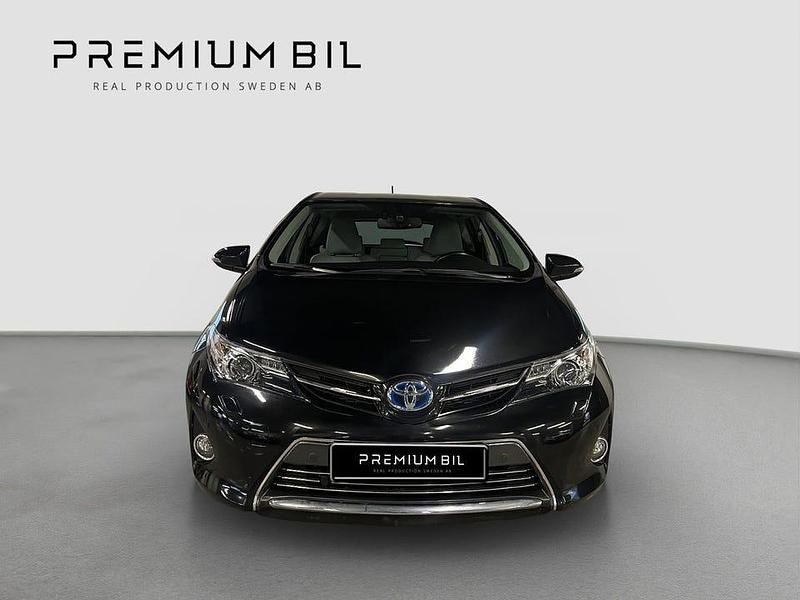 Begagnad Toyota Auris Hybrid Executive 136 HK (100 kW) 2013 Svart Halvkombi