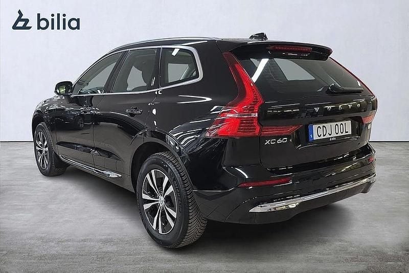 Begagnad Volvo XC60 Core 355 HK (261 kW) 2022 Svart SUV