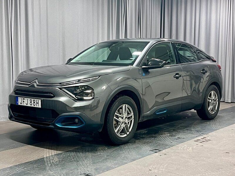 Grå Begagnad 2021 Citroën e-C4 Feel Halvkombi | 186 800 kr (Marknadspris) - Bild 1/4