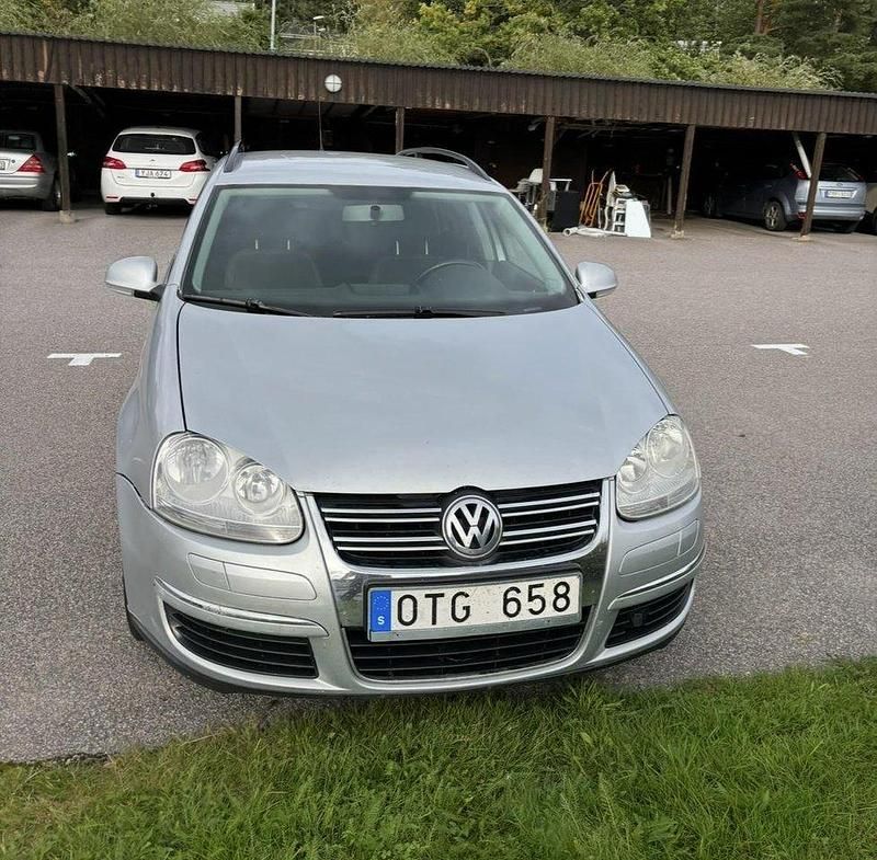 Silver Begagnad 2009 VW Golf Kombi | 29 999 kr (Marknadspris) - Bild 1/4