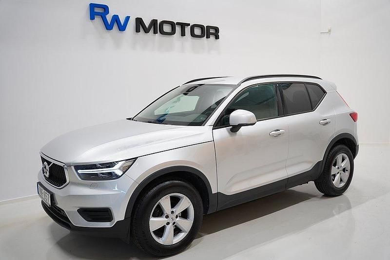 Silver Begagnad 2018 Volvo XC40 Core SUV | 198 900 kr (Marknadspris) - Bild 1/4