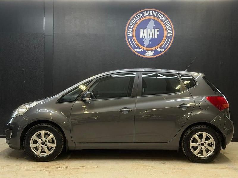 Begagnad Kia Venga Comfort 90 HK (66 kW) 2011 Grå Halvkombi