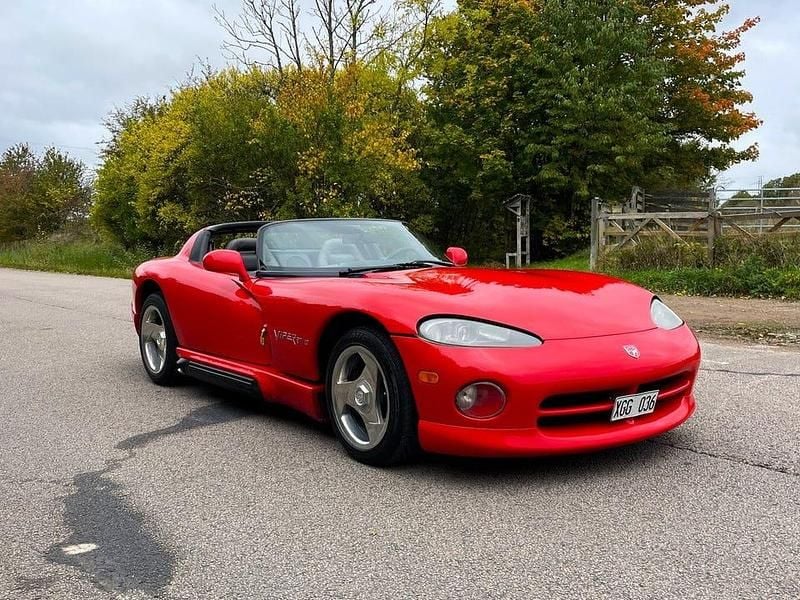 Begagnad Dodge Viper 407 HK (299 kW) 1994 Röd Cab