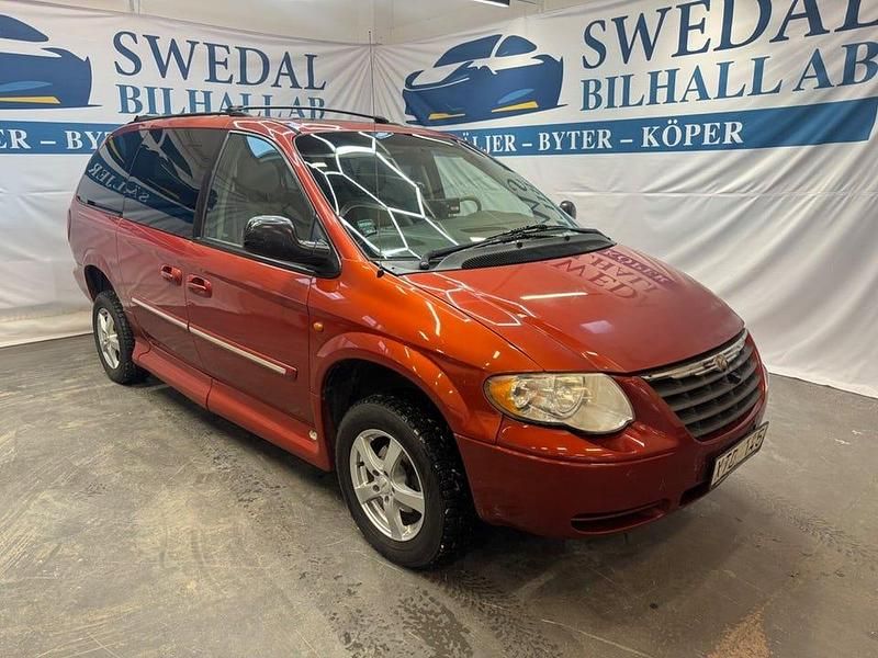 Orange Begagnad 2006 Chrysler Town & Country Minibuss | 49 800 kr - Bild 1/4