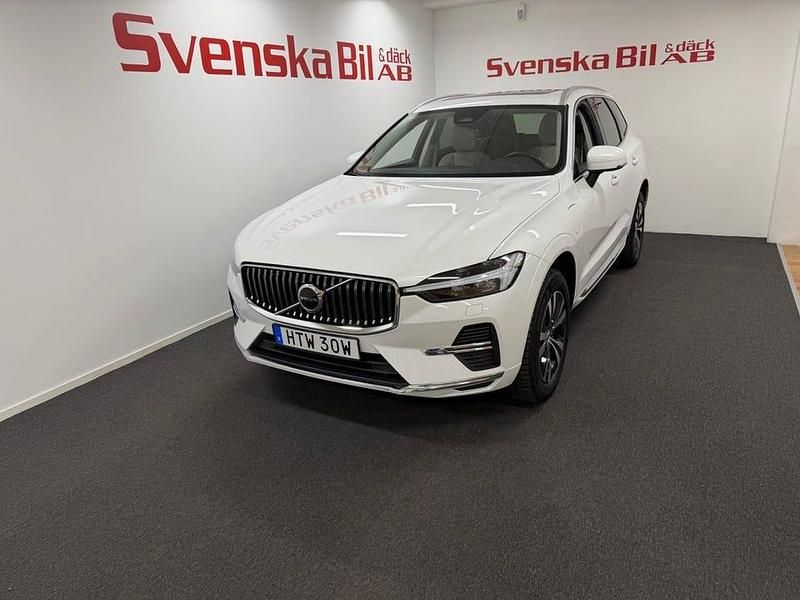 Begagnad Volvo XC60 Core 350 HK (257 kW) 2024 Vit SUV