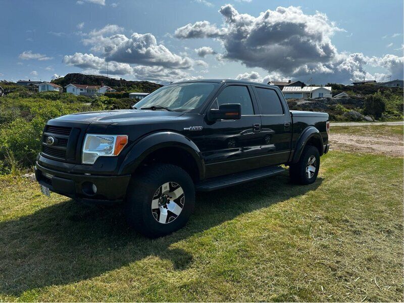 Svart Begagnad 2010 Ford V8 | 149 000 kr - Bild 1/4
