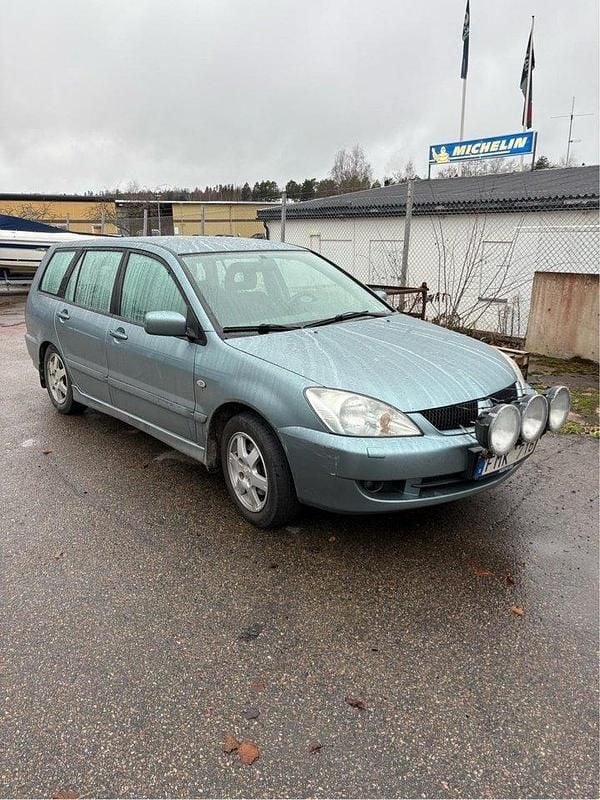 Blå Begagnad 2007 Mitsubishi Lancer Invite Kombi | 17 000 kr (Bra pris) - Bild 1/3