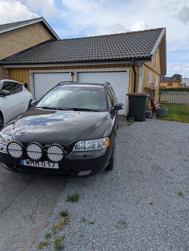 Svart Begagnad 2005 Volvo V70 Kombi | 22 000 kr (Superpris) - Bild 1/4