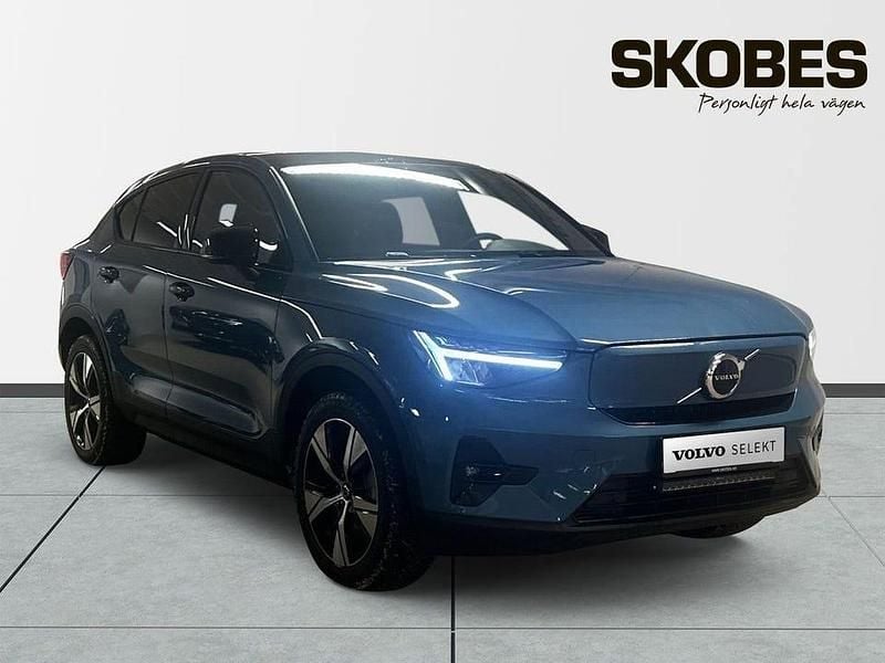 Blå Begagnad 2025 Volvo EC40 Plus SUV | 499 600 kr (Lite dyr) - Bild 1/3