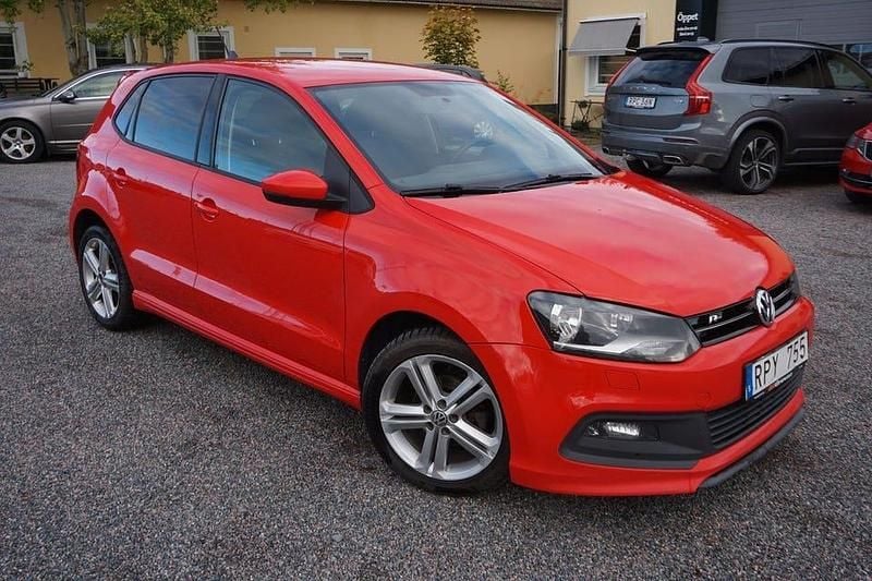 Röd Begagnad 2013 VW Polo R-line Halvkombi | 89 900 kr (Lite dyr) - Bild 1/4
