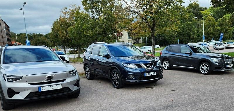 Blå Begagnad 2017 Nissan X-Trail Tekna SUV | 189 000 kr (Marknadspris) - Bild 1/4