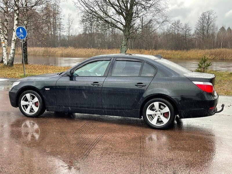 Begagnad BMW 525 218 HK (160 kW) 2006 Svart Sedan
