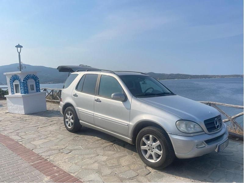 Silver Begagnad 2003 Mercedes ML270 SUV | 49 500 kr - Bild 1/4