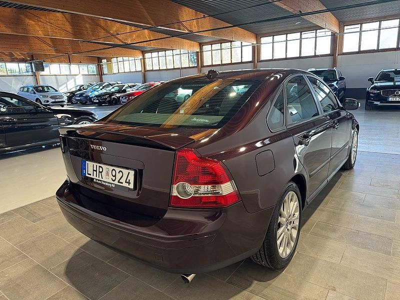 Begagnad Volvo S40 Kinetic 220 HK (161 kW) 2006 Röd Sedan