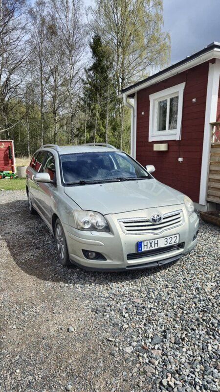 Begagnad 2008 Toyota Avensis Kombi | 15 000 kr - Bild 1/4