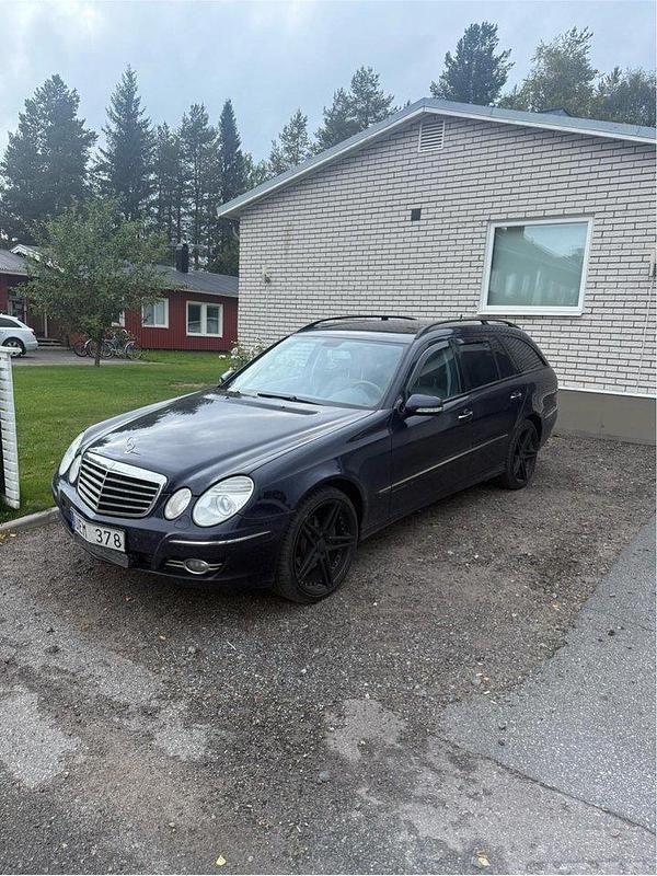 Blå Begagnad 2007 Mercedes E320 Avantgarde Kombi | 60 000 kr (Superpris) - Bild 1/4