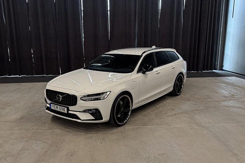 Vit Begagnad 2020 Volvo V90 R-Design Kombi | 369 900 kr (Marknadspris) - Bild 1/4