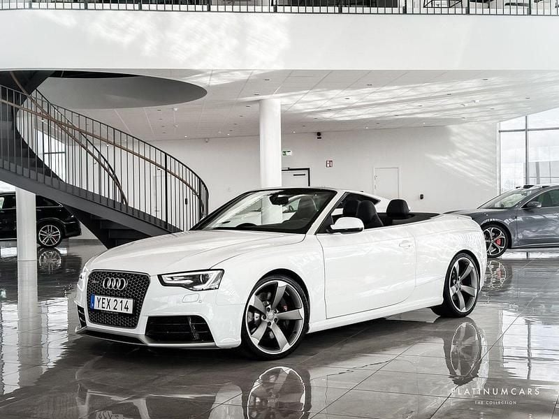 Vit (ibisvit) Begagnad 2013 Audi RS5 Design Cab | 499 000 kr (Marknadspris) - Bild 1/4