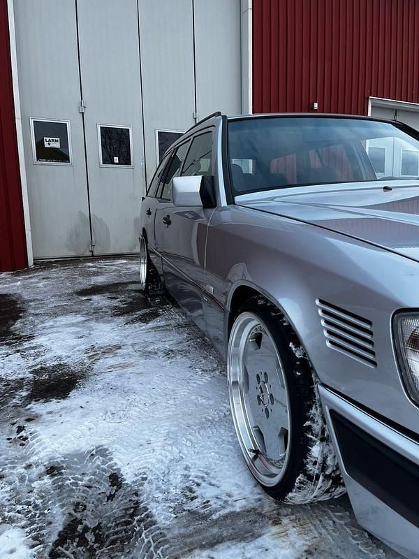 Begagnad Mercedes 300 147 HK (108 kW) 1993